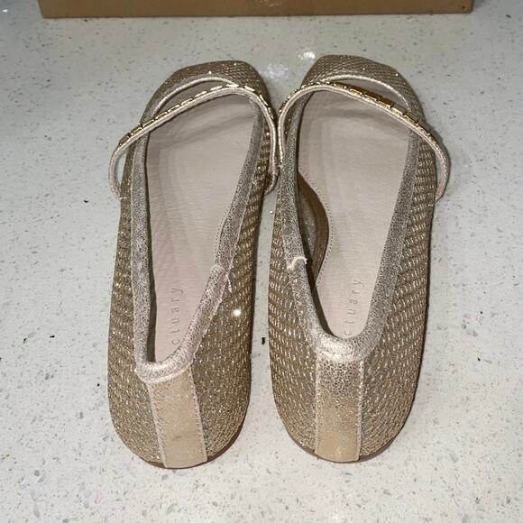 RE: Sanctuary Women’s 7 Mary Jane Ballet Flat w Cushioned Flexible Footbed, Gold - Picture 4 of 9